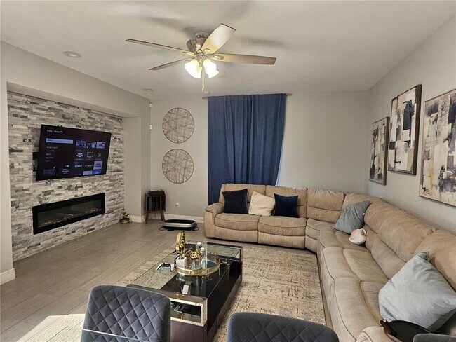 Building Photo - 712 Henley Cir