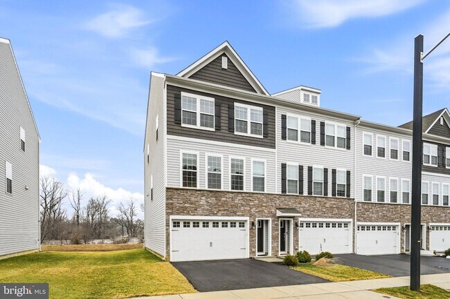 Building Photo - 20 Sister's Farmstead Rd