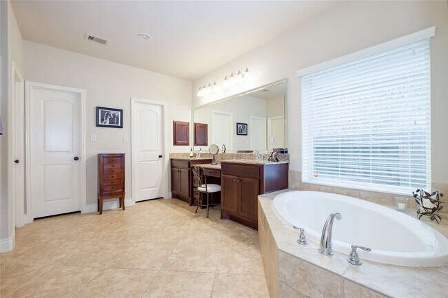 Building Photo - 27707 Lodgemist Ct