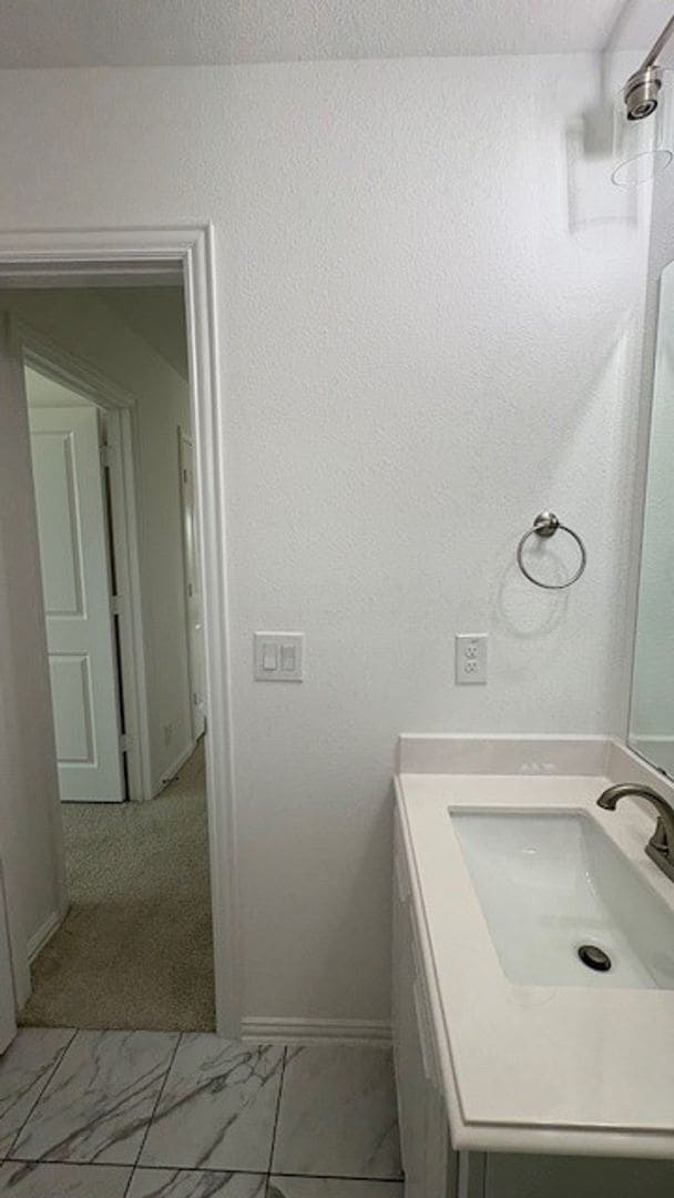 Building Photo - 2 Story Luxury 5 Bedroom Home !!