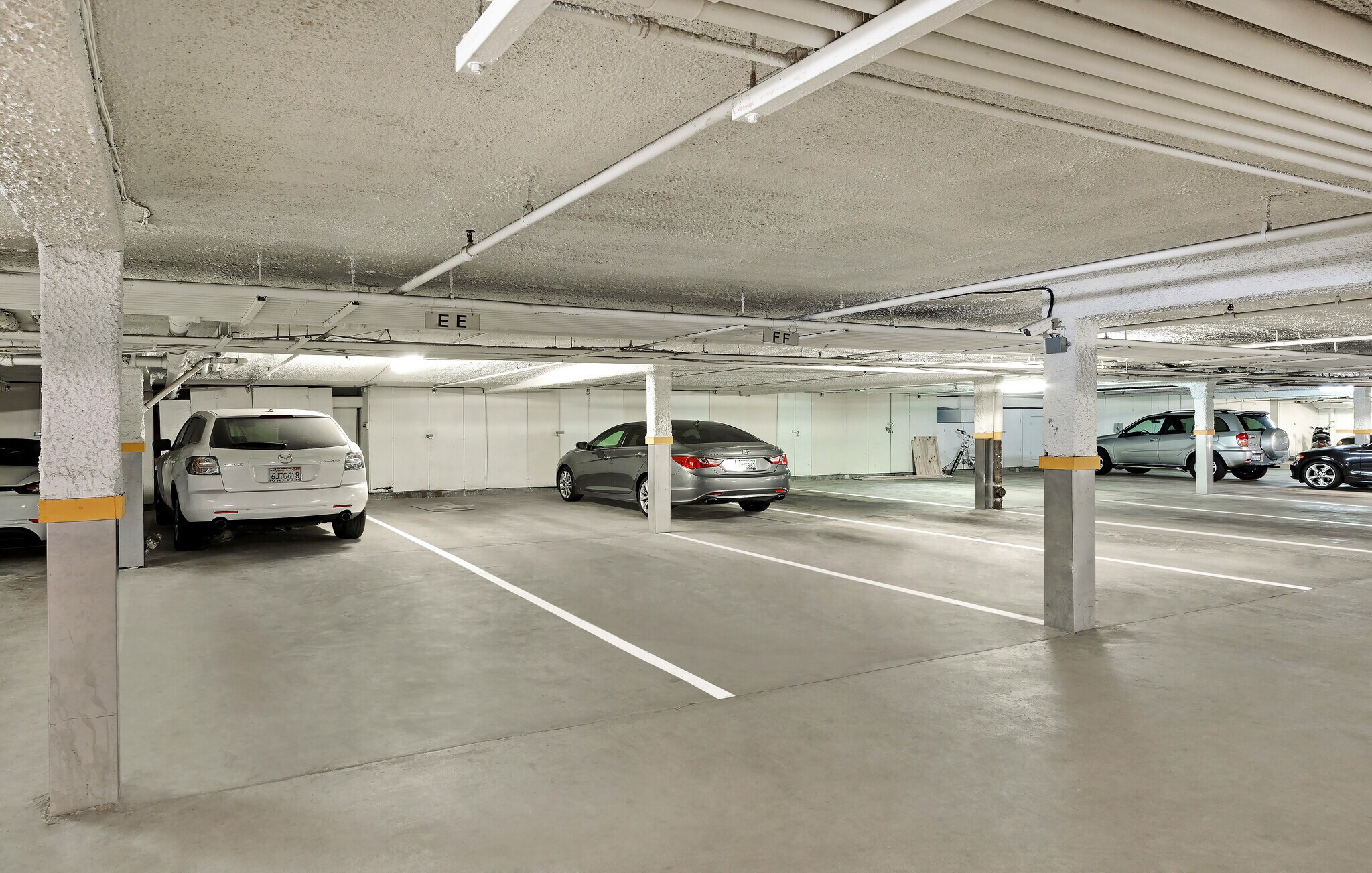 Building Photo - 1734 N Fuller Ave