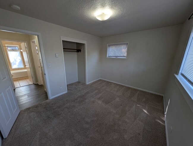 Building Photo - Well Maintained Duplex Unit in Bremerton, Available MARCH 15TH