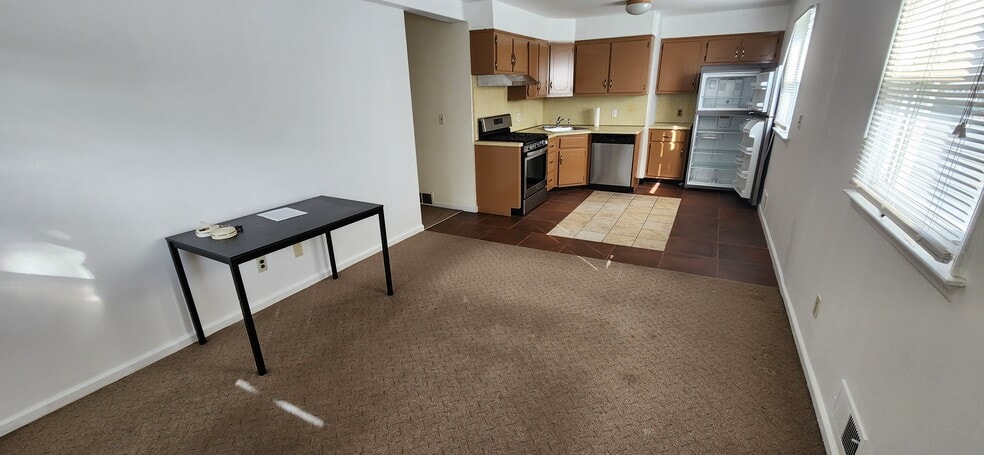 Building Photo - 40 Temple St