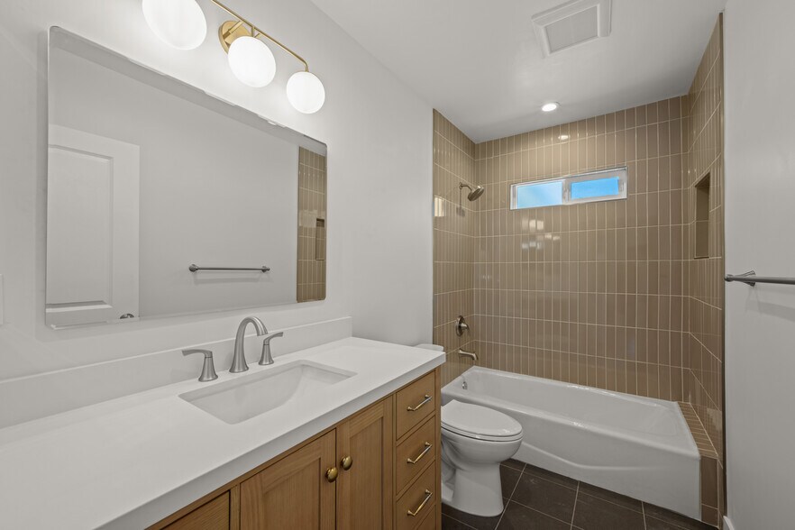 Building Photo - 5935 W 79th St