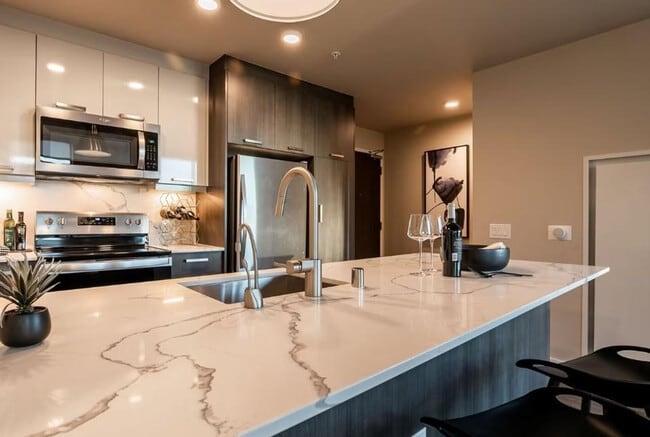 Building Photo - 929 109th Ave NE