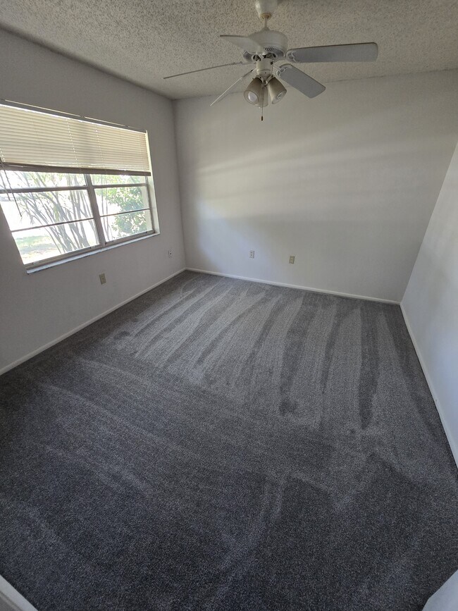 Building Photo - 809 Green Valley Rd