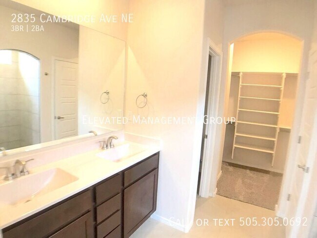 Building Photo - 2835 Cambridge Avenue NE