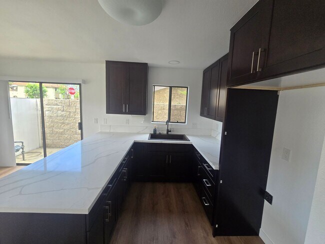 Building Photo - Remodeled 3 Bedroom 2 Bath 2 Story House, ...