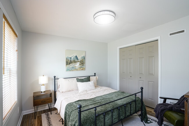 Building Photo - 256 Spring St