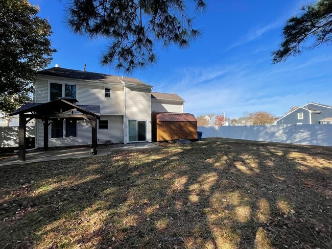 Building Photo - Beautifully updated home on large corner lot