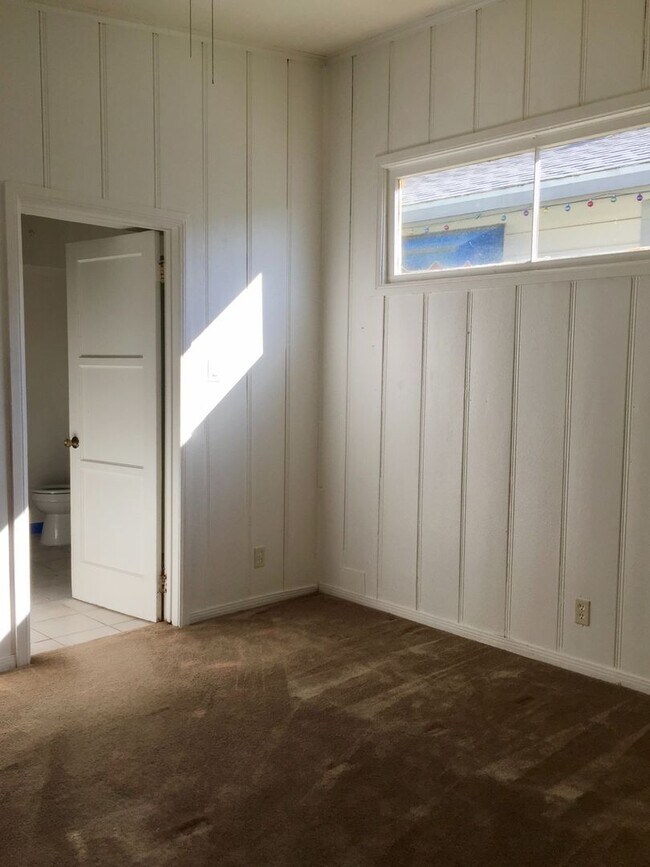 Building Photo - Silver Strand Beach - One bedroom, one bat...