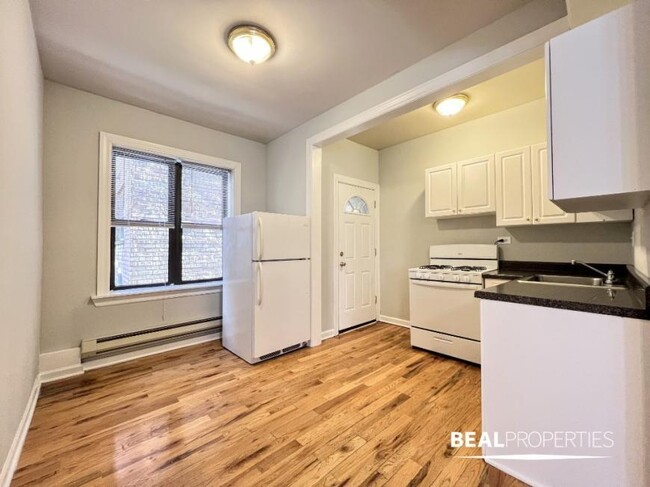 Building Photo - 1 bedroom in CHICAGO IL 60613