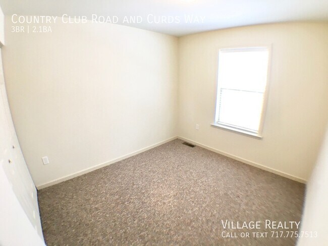 Building Photo - 705 Country Club Rd