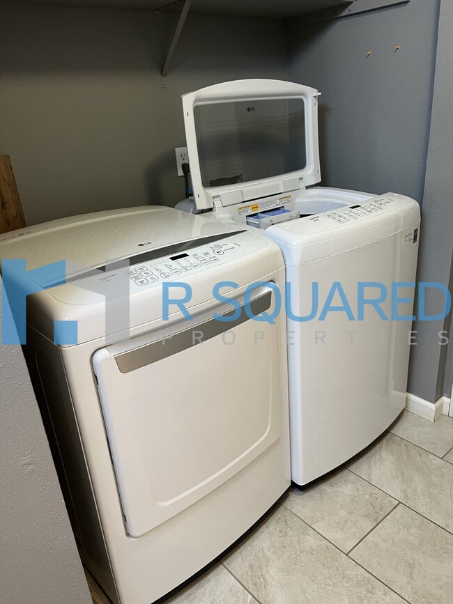 Building Photo - 975 Aberdeen Ave NE