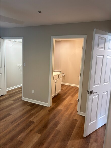 Building Photo - 623 Olmsted Park Pl