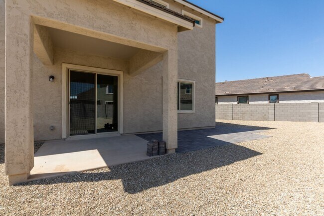 Building Photo - 4 Bedroom - Ready for you to Call It Home!!