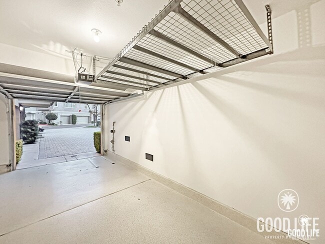 Building Photo - Gorgeous 2 Bed/2 Bath Condo in a Quiet, Charming Community! $500 off the first month's rent if yo...