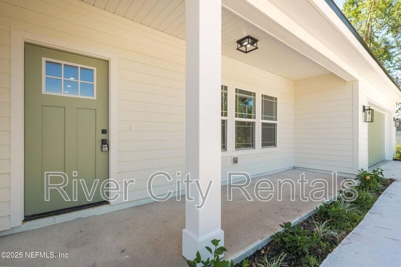 Building Photo - 9261 Dolphin St