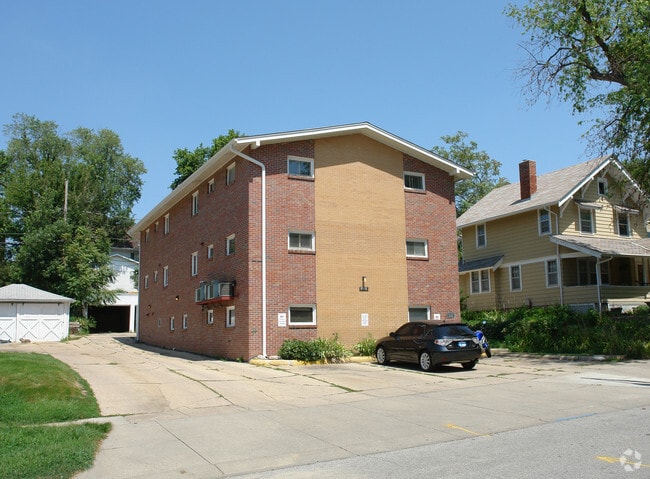 Building Photo - 4916 Chicago St