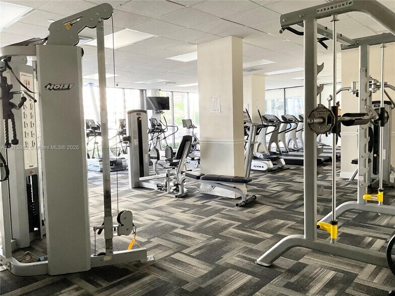 Building Photo - 2049 S Ocean Dr