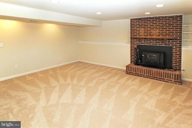 Building Photo - 730 Gentle Breeze Ct