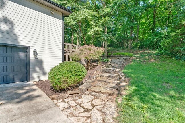 Building Photo - 3261 Eden Dr