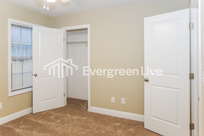 Building Photo - 3013 Monterey Dr SW