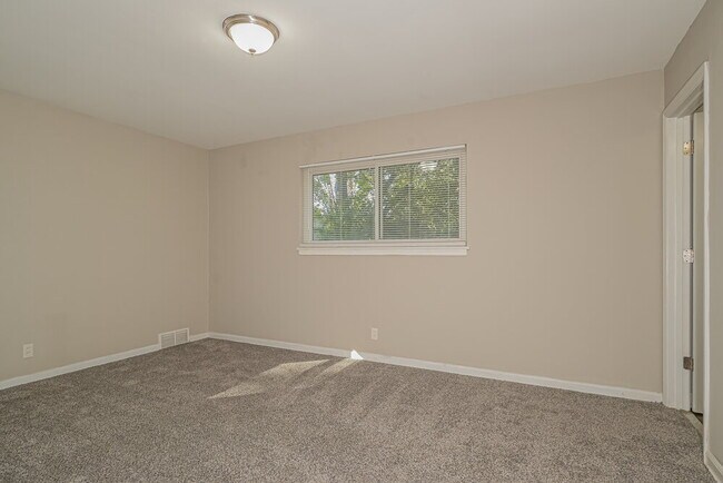 Building Photo - 3935 Parker Rd