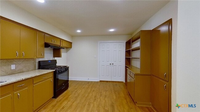 Building Photo - 2107 Magnolia Dr