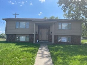Building Photo - 2940 Leeway Dr