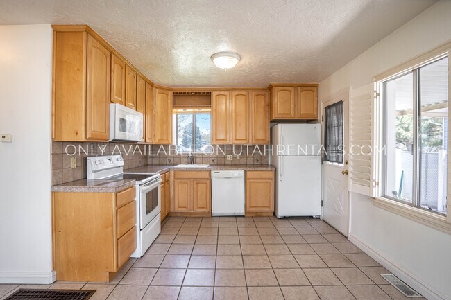 Building Photo - 347 S 500 W