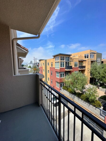 Building Photo - 4060 Glencoe Ave