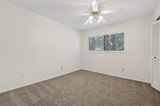 Building Photo - 1106 E Red Cedar Cir