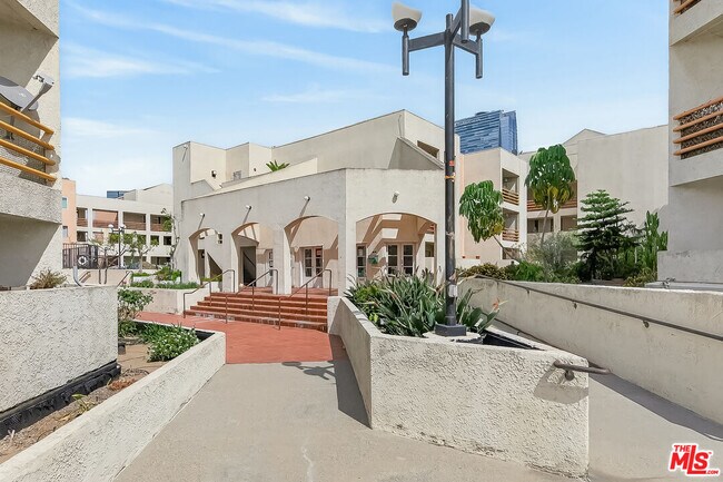 Building Photo - 1118 Valencia St