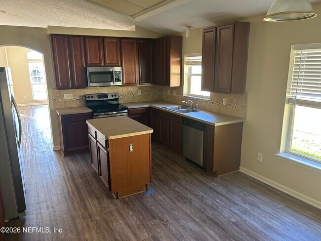 Building Photo - 1425 Laurel Oak Dr