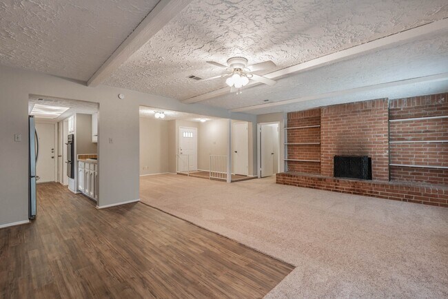 Building Photo - 6015 Knotty Post Ln