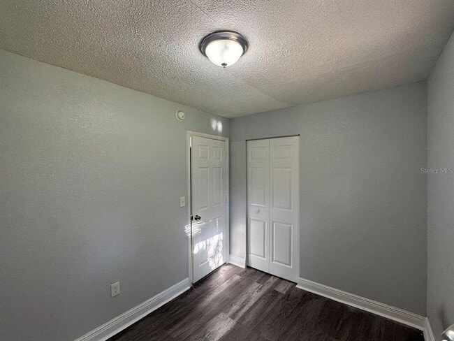 Building Photo - 302 Sherwood Dr