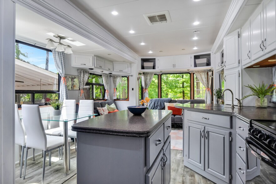 Building Photo - 6759 Angels Ln