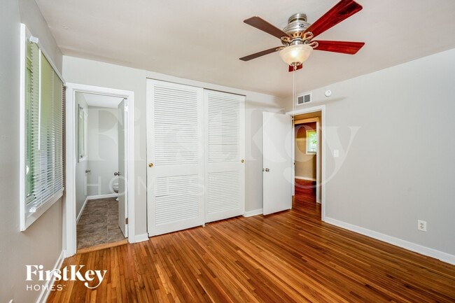 Building Photo - 129 Briar Grove Dr