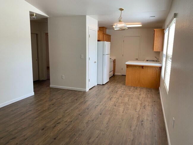 Building Photo - 1905