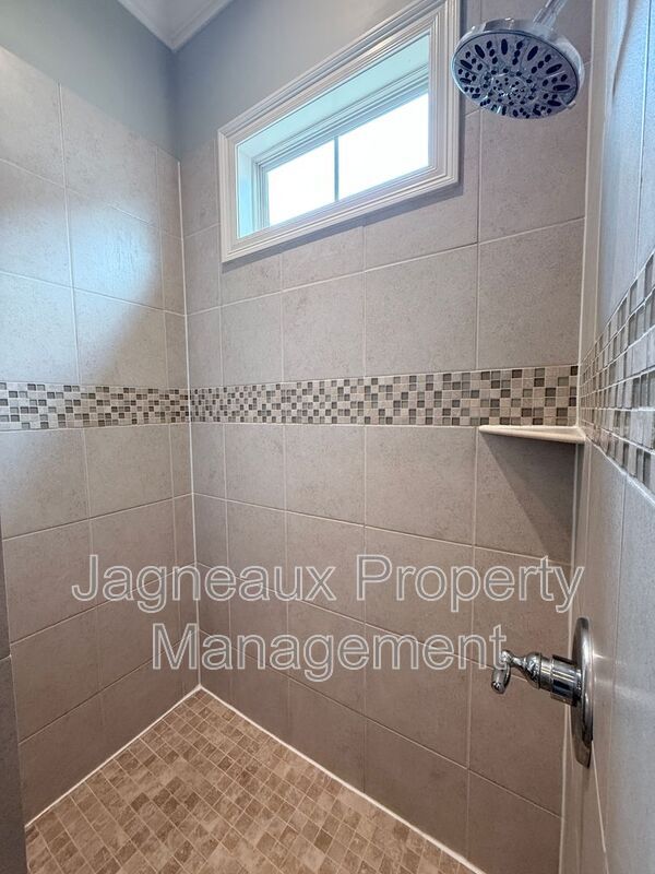 Building Photo - 119 Shallowford Dr