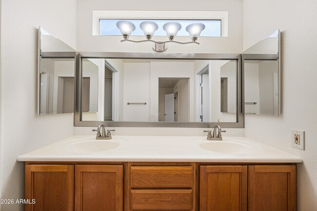 Building Photo - 14802 W Greystone Dr