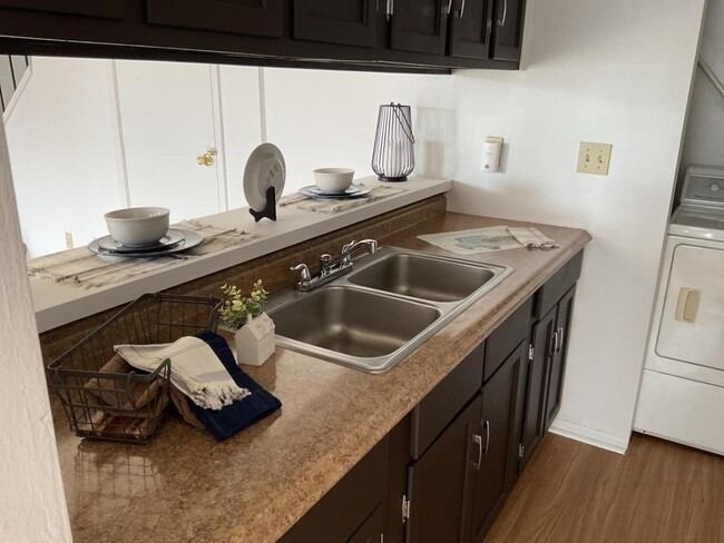 Building Photo - 640 Briar Manor