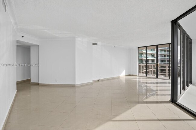 Building Photo - 20185 E Country Club Dr