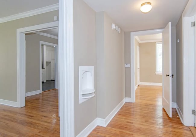 Building Photo - Cute Curb Appeal and fresh updates!