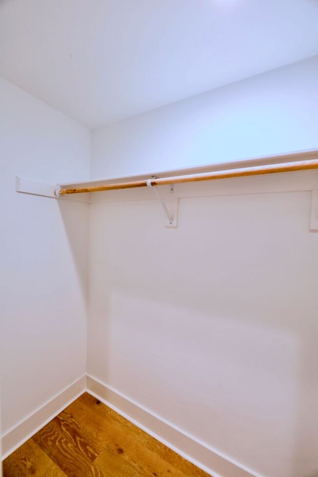 Building Photo - 8 Bedrooms 8 Baths Pre-leasing Now for 2027/2028!!!!