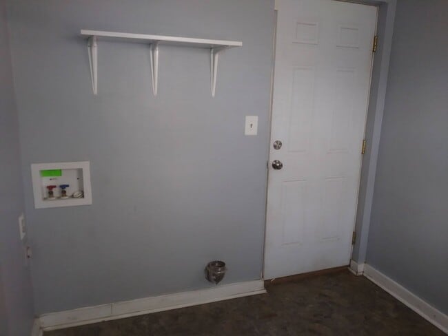 Building Photo - 2 bedrooms, 1 bath, fenced yard near CNM, UNM