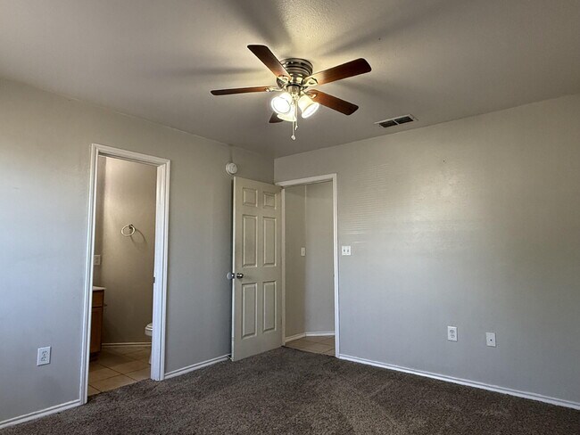 Building Photo - 304 N Brentwood Ave