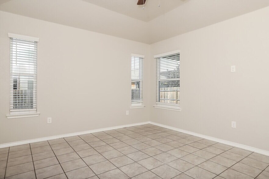 Building Photo - 119 Katy Post