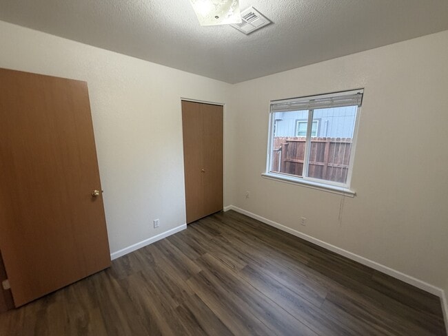 Building Photo - 1616 SW K St